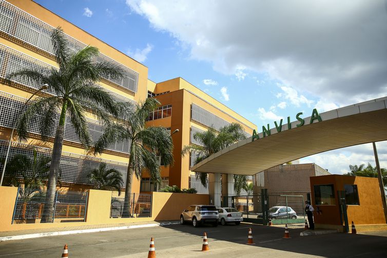 Anvisa pede uso de máscara para adiar chegada da varíola dos macacos 