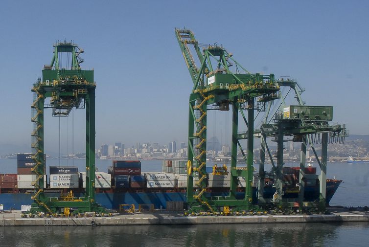 Balança comercial registra superávit de US$ 8,1 bilhões em abril