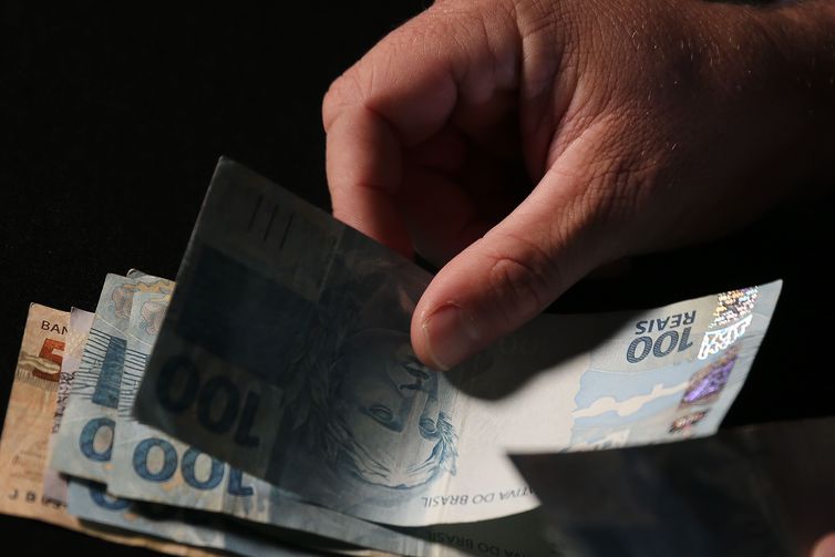Caixa paga Auxílio Brasil para beneficiários com NIS final 5
