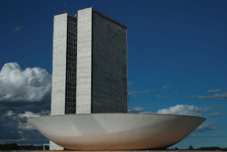 Câmara aprova financiamento para saúde de policiais com fundo da PF