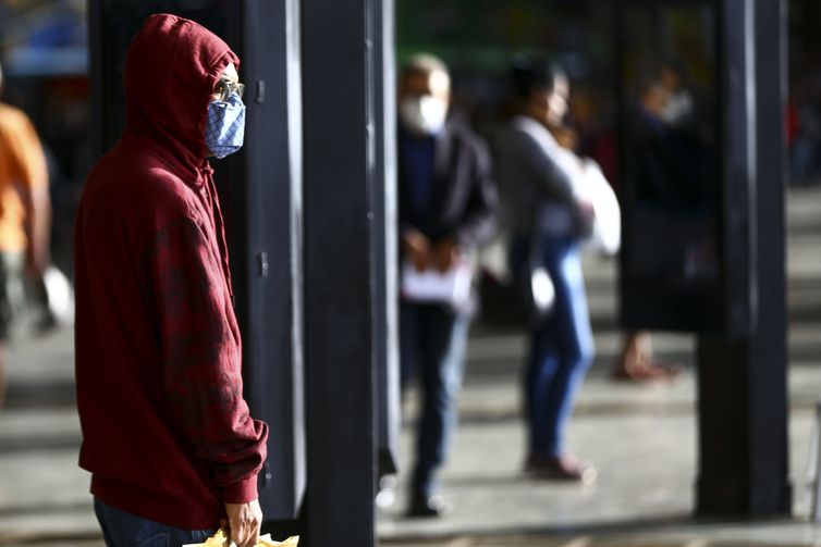 Covid-19: Brasil registra 13,5 mil casos e 103 mortes em 24 horas