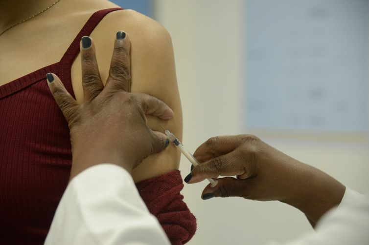 Covid-19: Brasil registra 40,6 mil casos e 139 mortes em 24 horas