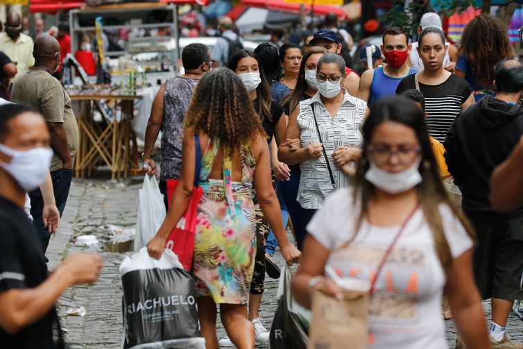 Covid-19: Brasil registra 63 mortes e 24 mil casos em 24 horas