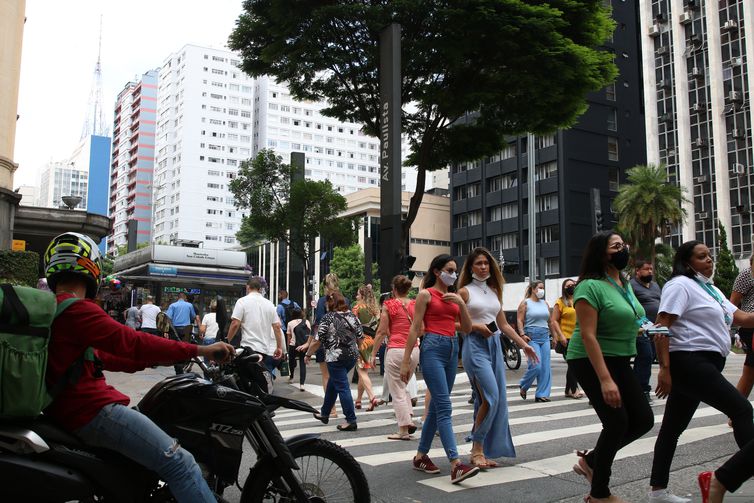 Covid-19: Brasil registra 9,7 mil casos e 132 mortes em 24 horas