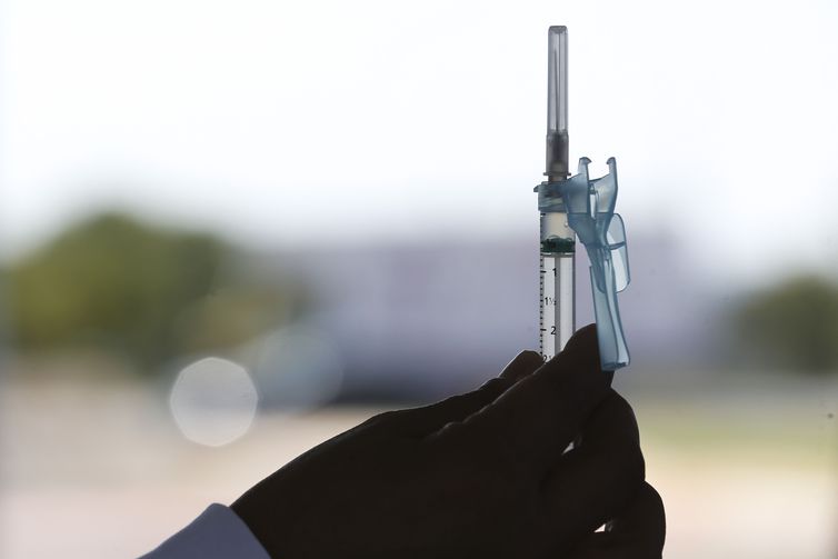 Covid-19: SP inicia dose de reforço em adolescentes de 12 a 17 anos