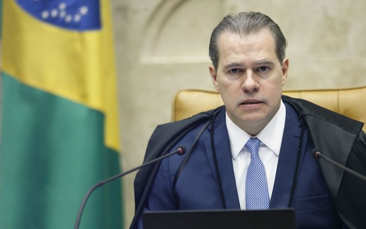 Ministro nega prosseguimento de ação do presidente contra Moraes