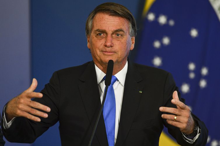 Perda de poder aquisitivo decorre de isolamento social, diz presidente
