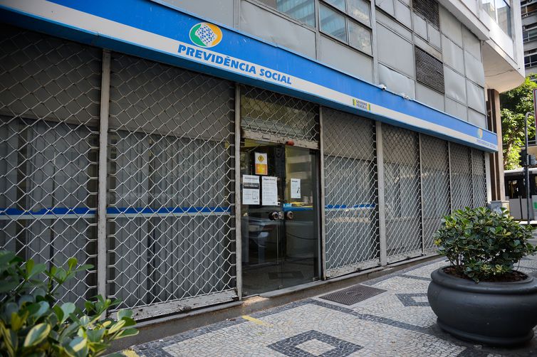 Portaria dispensa uso de máscara nas unidades do INSS