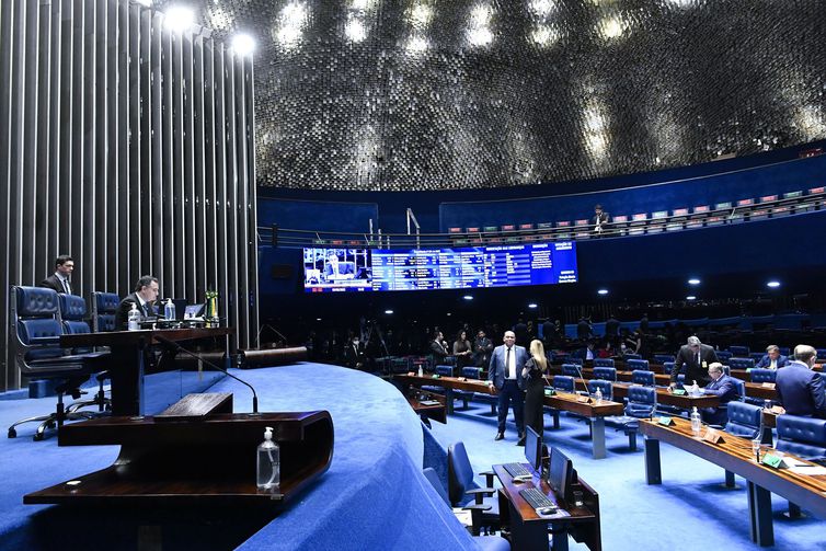 Senado aprova projeto que destrava recursos do pré-sal a municípios