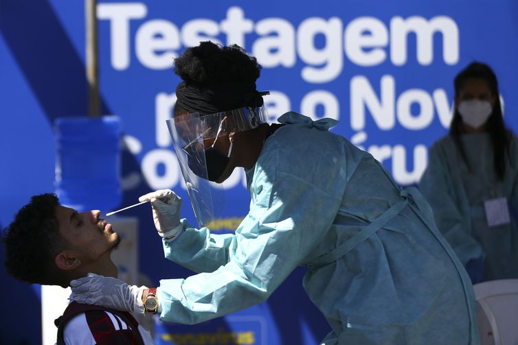 Brasil registra 11,7 mil casos de covid-19 e 36 mortes em 24 horas