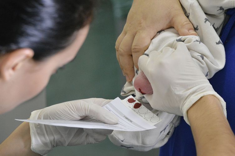 Campanha Junho Lilás alerta para importância do teste do pezinho