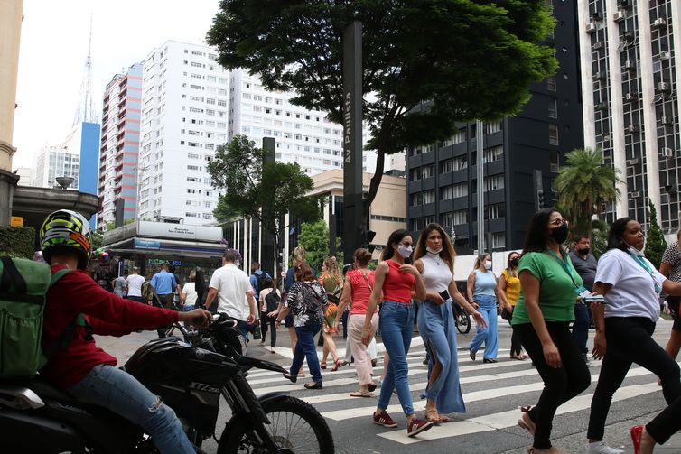 Covid-19: Brasil tem 56 mil novos casos e 170 mortes em 24 horas