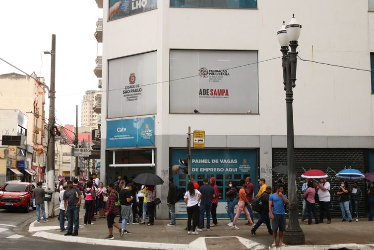 Desemprego chega a 9,4% em abril, diz Ipea