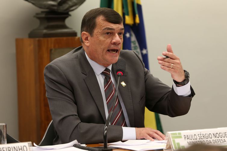 Ministro diz na Câmara que compras de Viagra tiveram prescrição médica