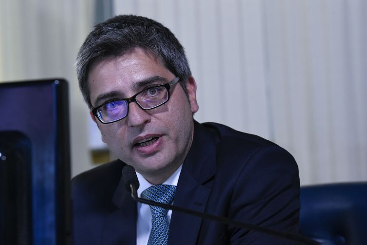 Presidente Bolsonaro indica Carlos Portinho para ser líder no Senado 