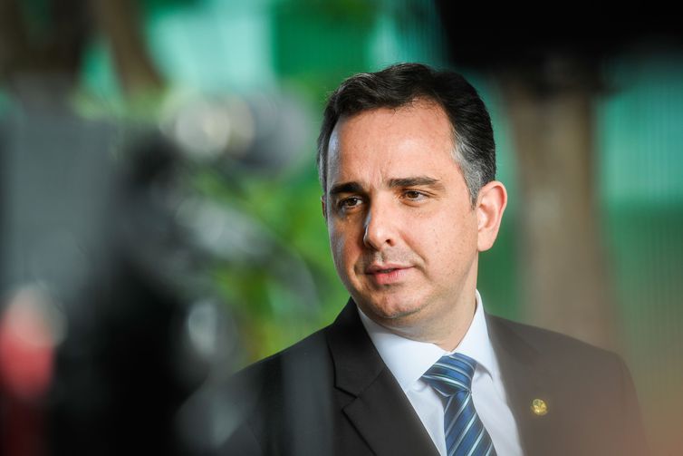 Presidente em exercício assina MP sobre área estratégica de defesa