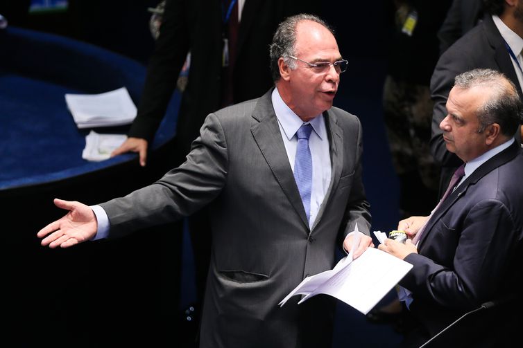 Projeto que reduz ICMS dos combustíveis vai ao plenário do Senado