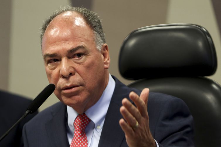 Relatório que fixa limite ao ICMS de combustíveis é lido no Senado