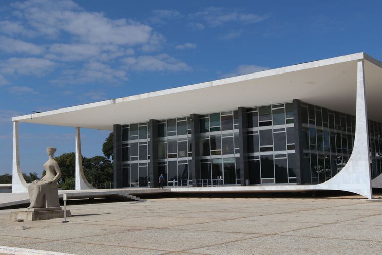 STF derruba decisão de Nunes Marques que devolveu mandato a deputado