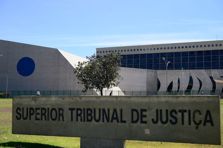 STJ: pessoa com HIV tem direito à isenção do IRPF sobre aposentadoria