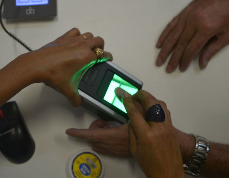 TREs informam até quarta-feira municípios com identificação híbrida 