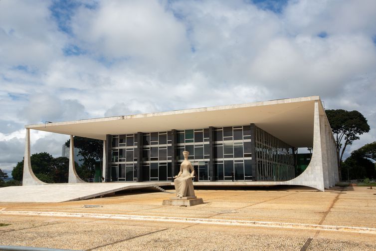 Ministro do STF muda voto e desfaz maioria contrária à revista íntima 