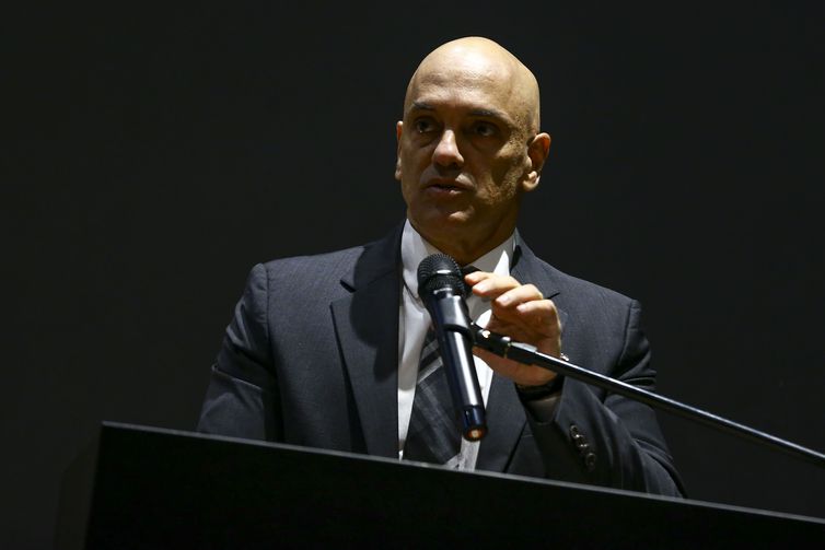 Moraes manda Telegram indicar representante legal para não sair do ar