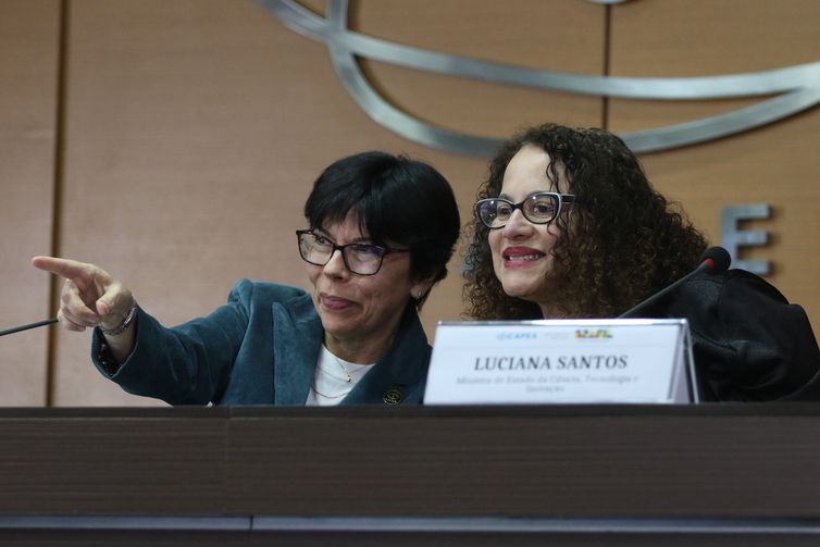 Governo anuncia curso de especialização para professores de ciências  