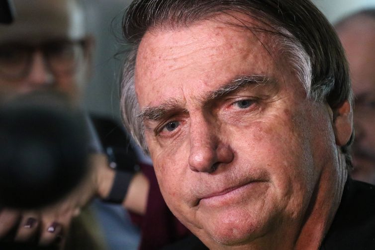 Maioria do TSE condena Bolsonaro à inelegibilidade por oito anos 