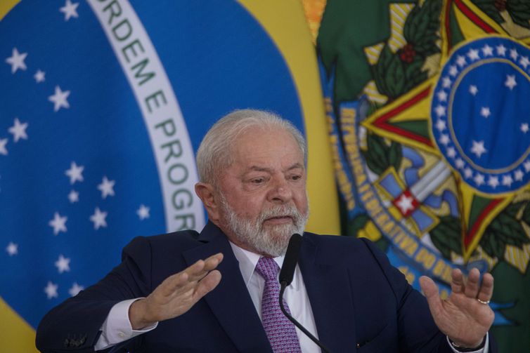 Lula: país poderia ser 4ª economia global, mas caiu em mundo obscuro