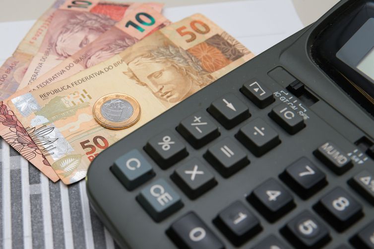Atividade econômica desacelera e cresce 0,43% no 2º trimestre 