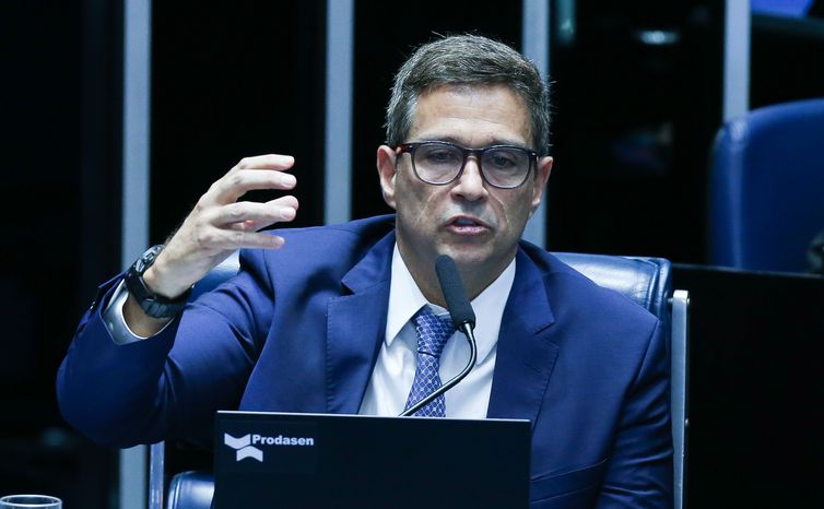Banco Central estuda o fim do crédito rotativo do cartão de crédito 
