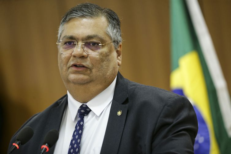 Dino diz que depoimento à CPMI traz peças de quebra-cabeça