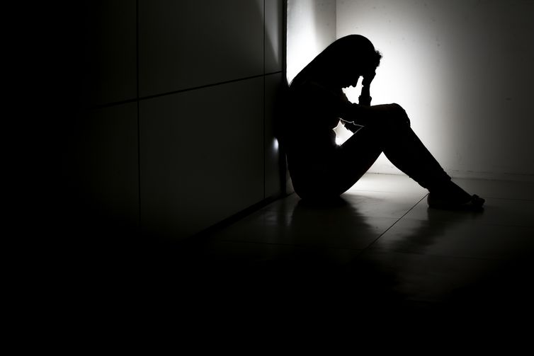 Mulheres, pessoas trans e desempregados têm saúde mental mais abalada 