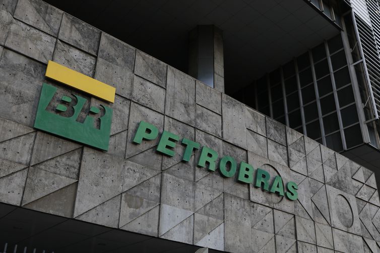 Petrobras chamará 2.710 aprovados em concursos 