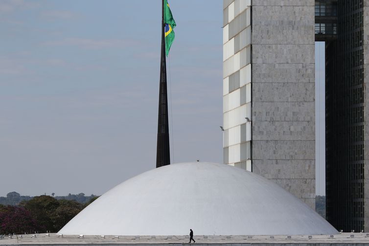 Senado aprova proposta que assegura recursos para atender calamidades 