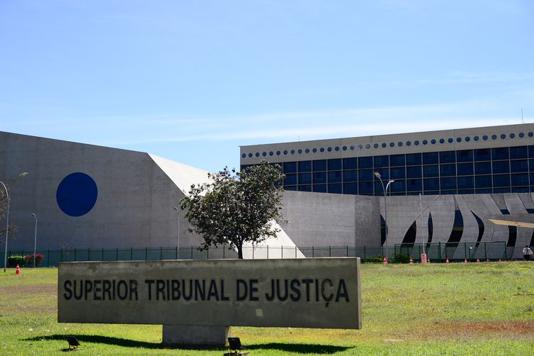 STJ volta a adiar julgamento do ex-jogador Robinho em caso de estupro 