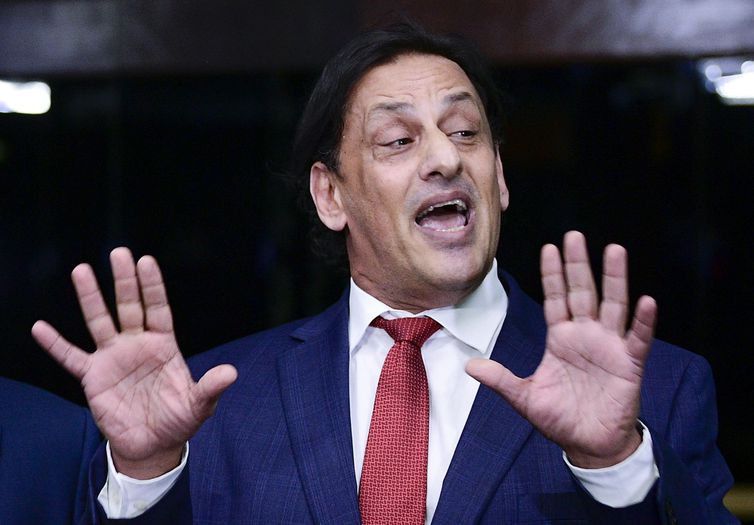 Wassef diz que comprou Rolex com próprio dinheiro e fez favor à União