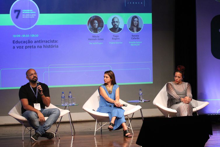 Imprensa acerta quando não noticia detalhes de ataques em escolas