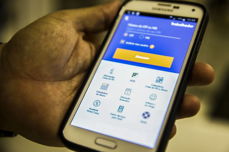 Barroso adia para novembro julgamento que pode mudar correção do FGTS 