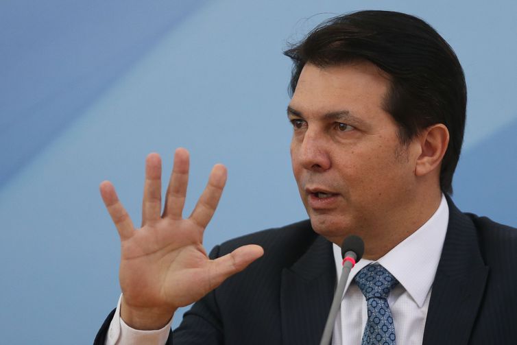 CPMI: Maia é questionado por desmarcar depoimento de Braga Netto