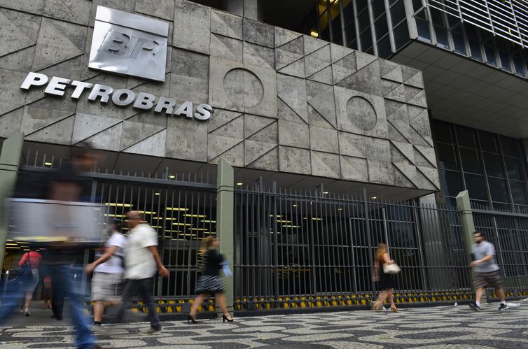 Petrobras refina 100% de óleo de soja pela primeira vez 