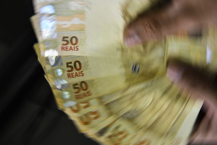 Primeira parcela do décimo terceiro deve ser paga até esta quinta