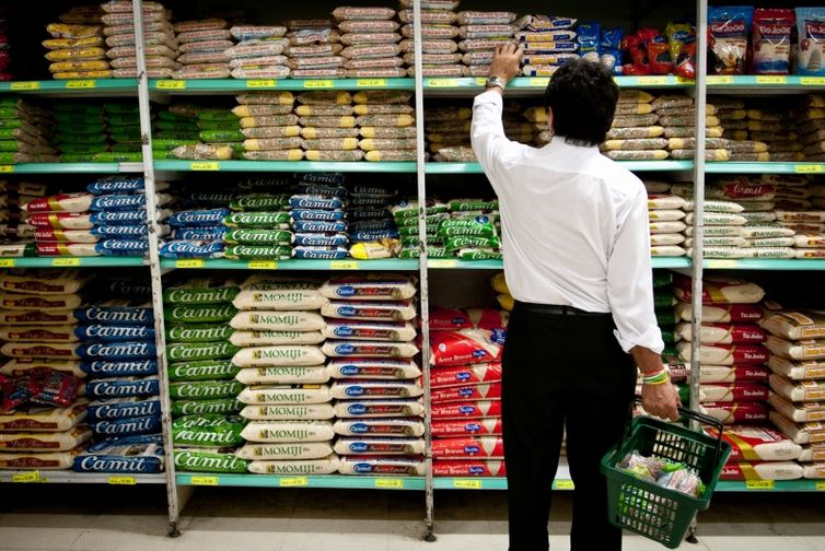 Ipea: inflação continua menor para famílias com renda mais baixa 