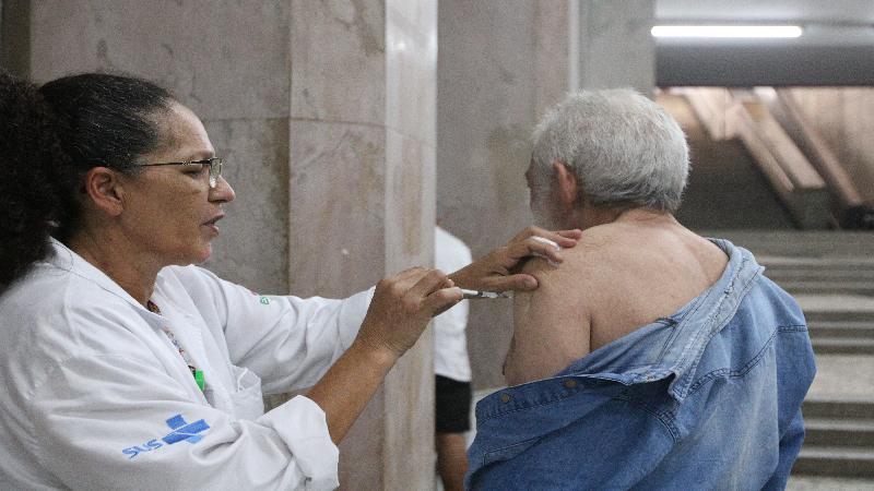 Aumentar vacinação de grupos de risco é desafio no combate à covid-19