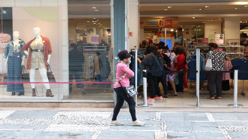 Confiança do empresário do comércio sobe 0,8% em janeiro, diz CNC