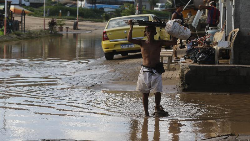 Drenagem inoperante retarda escoamento de águas na Baixada Fluminense