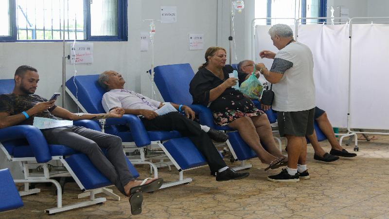 Hidratação é palavra de ordem, diz secretária de Saúde sobre dengue 