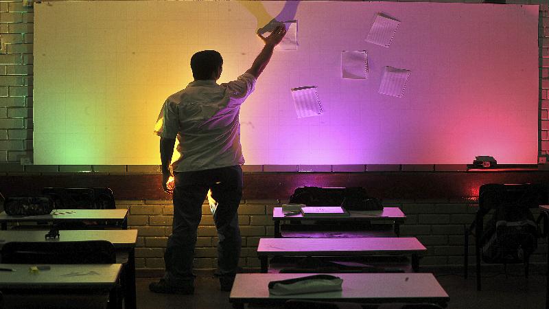 Lei garante a professores plano de carreira e jornada reduzida