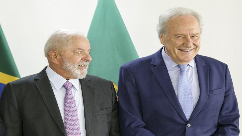Lula assina nomeação de Lewandowski no Ministério da Justiça